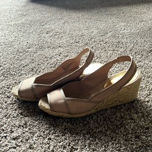 Size 8 Lauren Ralph Lauren wedge sandals